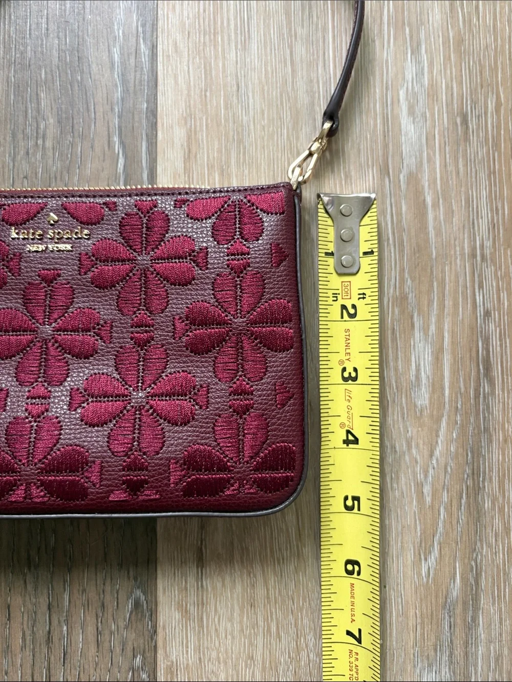 kate spade flower embroidered convertible wristlet - dark marlo